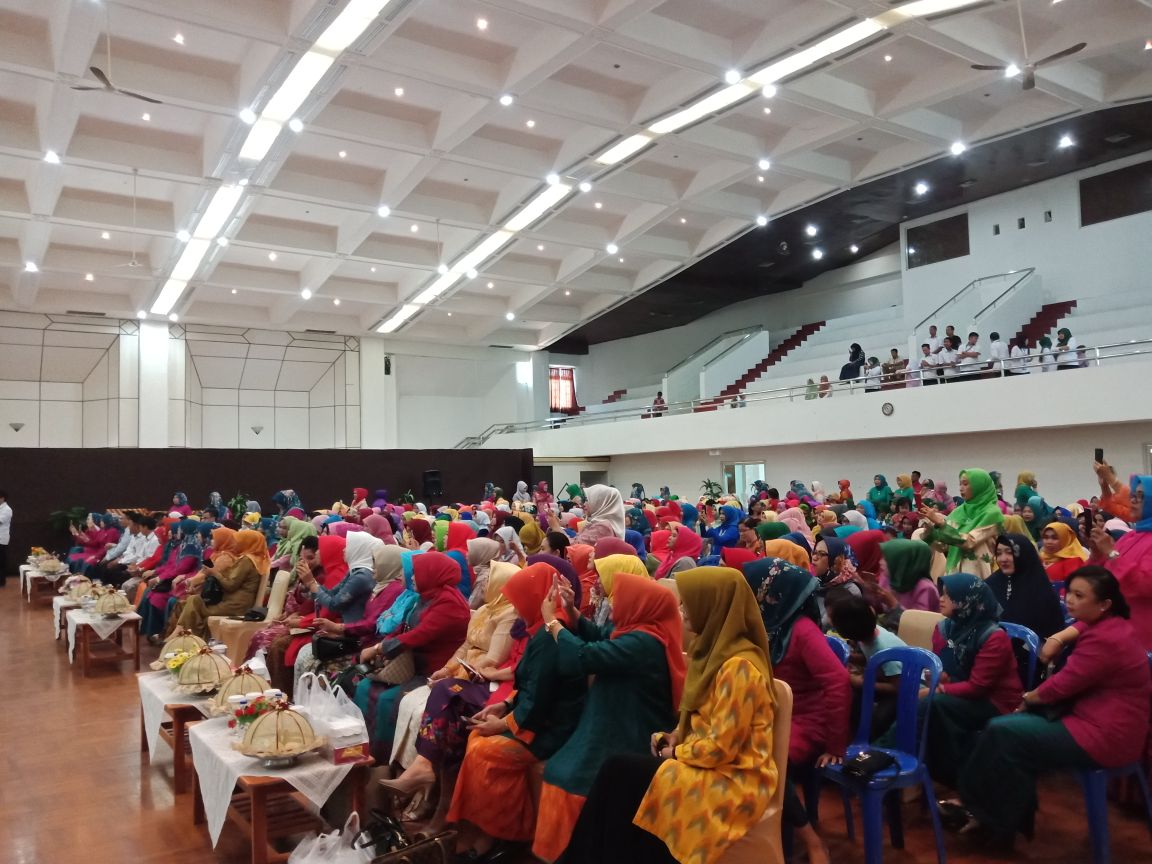emirbooks's tweet photo. Seminar Nasional Mendidik Anak dengan Cinta bersama Bunda Hj. Astrie Ivo, penulis buku "Sepasang Sayapo menuju Surga" yang diikuti 500 orang | Auditorium Semen Tonasa | Selasa, 24 April 2018 

#emirevent #emirbooks https://t.co/Ud1cUVTUT2
