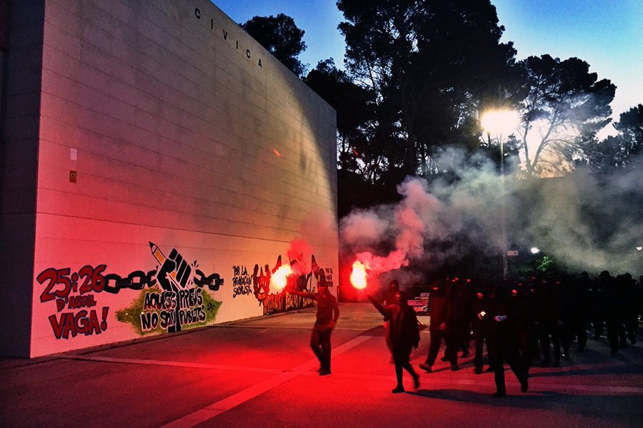 #DRETS | Avui comença la vaga a la #UAB i demà s'hi sumen la resta d'universitats. Vam explicar les raons amb motiu de l'ocupació del rectorat fa una setmana directa.cat/actualitat/tor… #25i26AVAGA