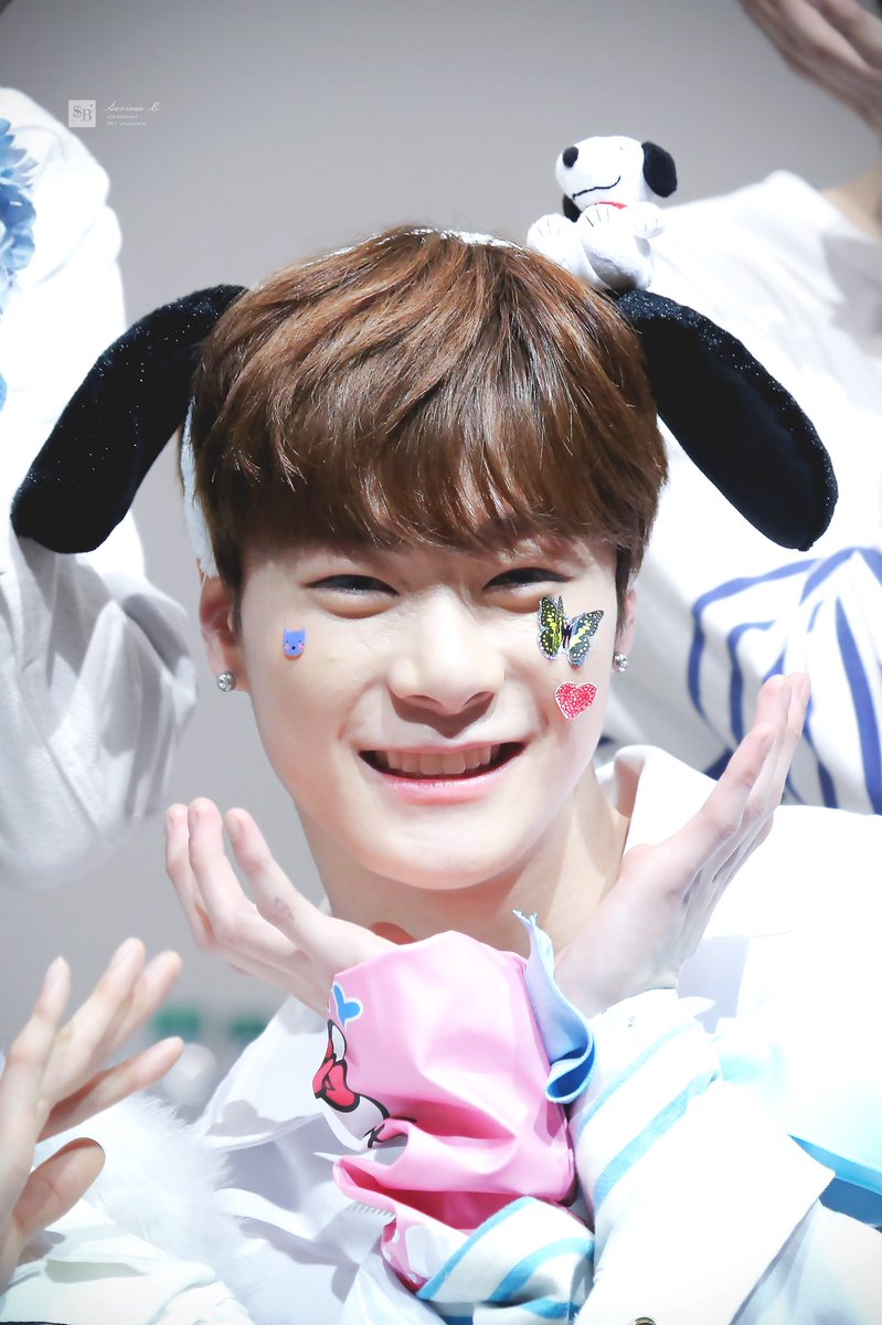 SeriousB126's tweet photo. 160403 분당 팬싸인회 
🐶🐩🐕🐾
#아스트로 #ASTRO #문빈 #MOONBIN #셀이비니 @offclASTRO https://t.co/XMRLCmPZ9k