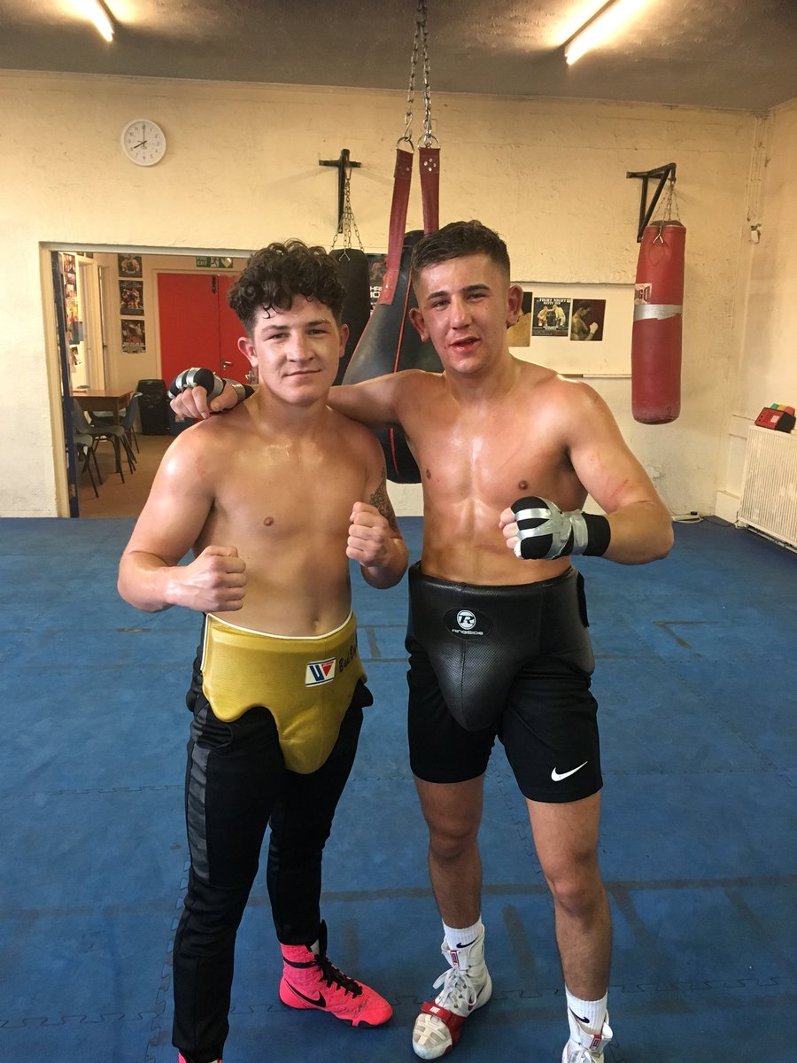 BadBoyButler1's tweet photo. Me and @HarryLimburn 🥊 https://t.co/gIqZk0tL3e