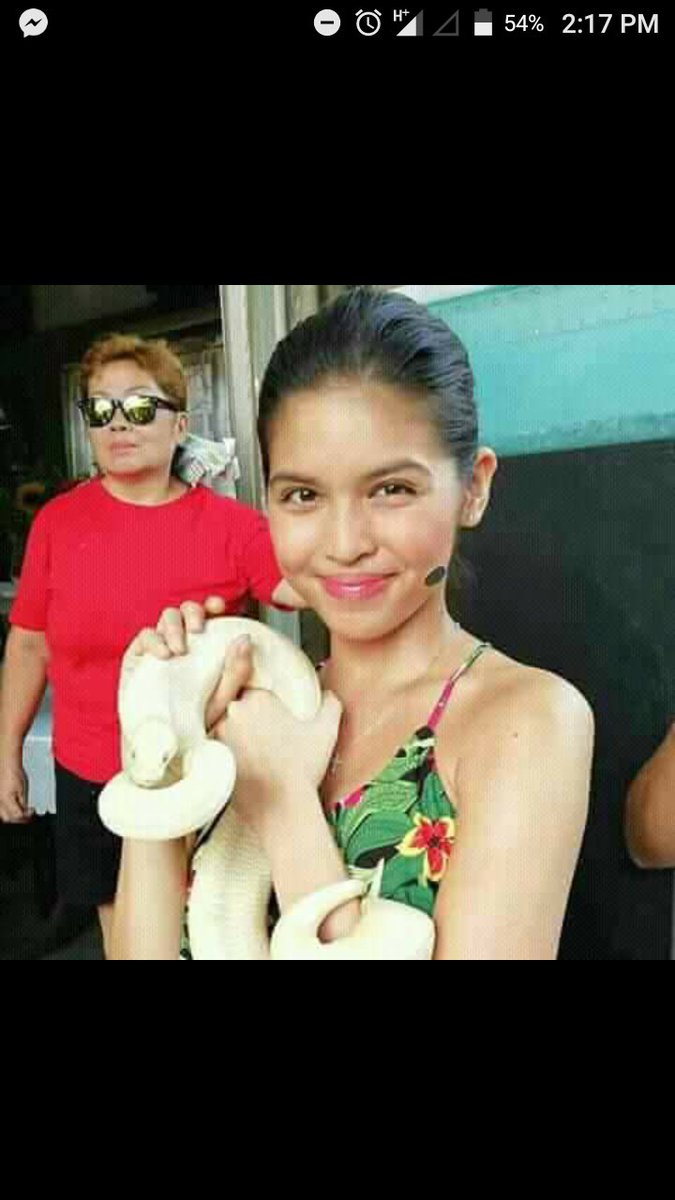 Our Queen with this Snake. 🐍 
#MaineMendoza