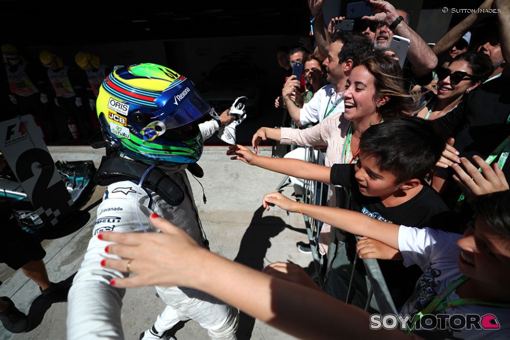 SoyMotor's tweet photo. ▶️ VÍDEO: La despedida de @MassaFelipe19, con el mensaje por radio de su hijo, nominada a mejor momento @LaureusSport de abril - https://t.co/Lthvih8vqv #F1 #MyLaureus https://t.co/TSpgIjlfgE
