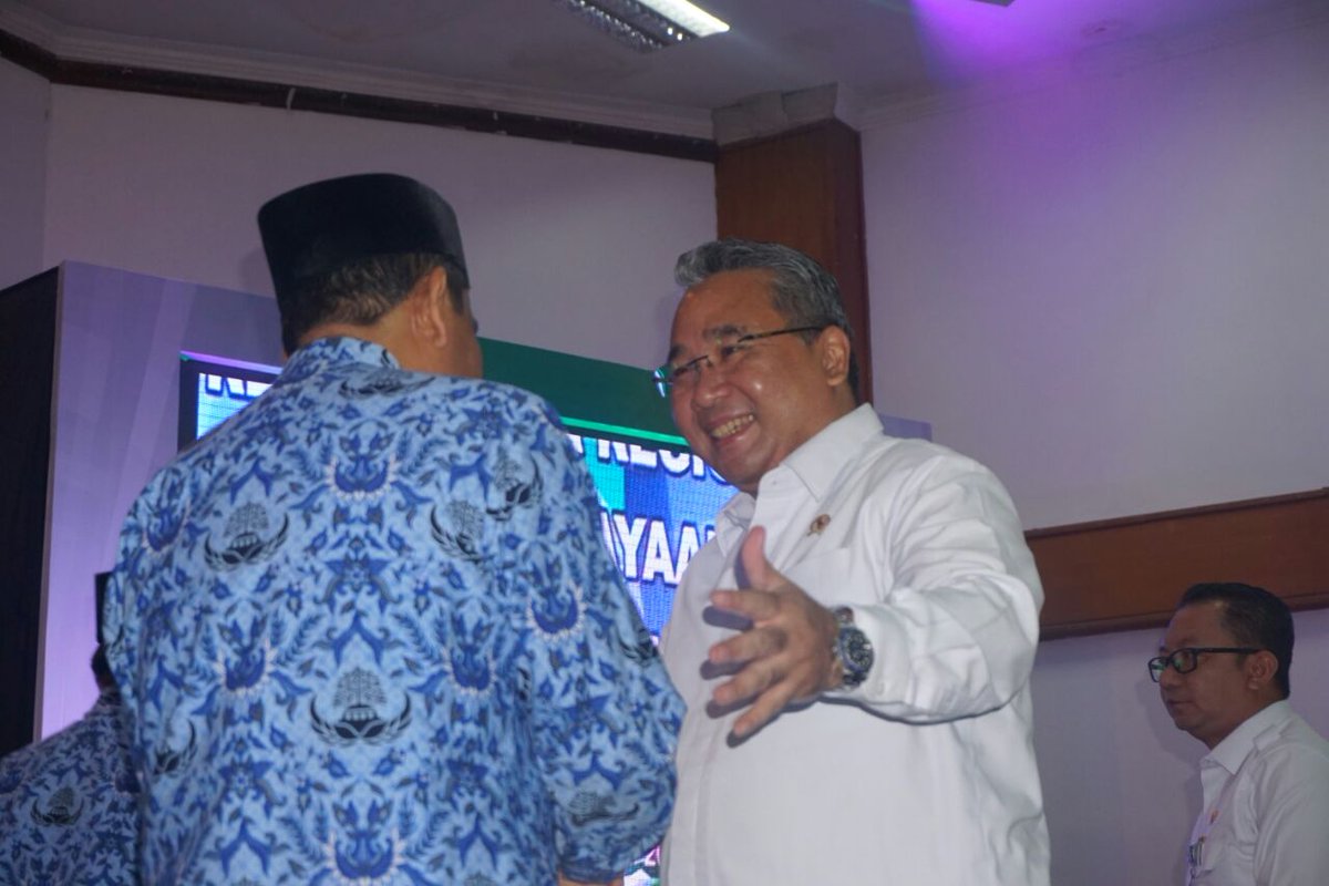 AbdulGa94255538's tweet photo. Sukseskan!!
#RembugDesaRiau  Pekan Baru Riau Tanggal 24 - 26 April 2018 

#TPPIBengkulu
#TPPIBengkuluSelatan
@EkoSandjojo 
@anwsanusi 
@taufikmadjid71 
@fachrilabalado 
@tppi_p3mdbkl
@dpmd_bengkulu https://t.co/AT9jakfesr