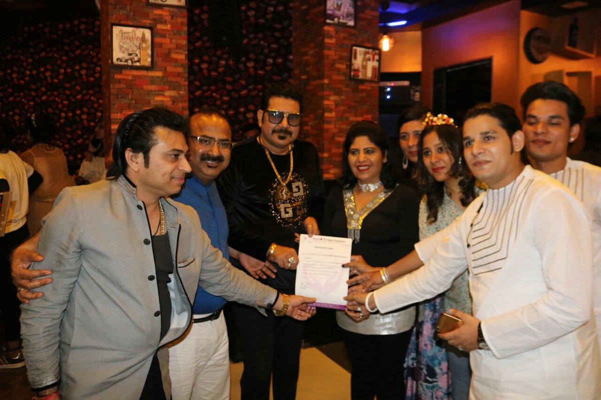 Nizami_Brother's tweet photo. Wow what a epic moment. 
Thanks u Allah 
And thanks u so much my lovely  family friends and supporters.

 Khand mishri award by #
#Shankar #shani

#msnizamibrothers 
#topsufinizambrothers
#sufifans
#electrosufisingers
#nizambrothers
#delhisufinight https://t.co/kKJBkio4r3