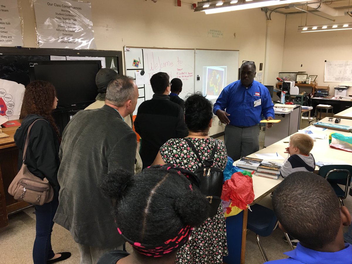 FMSTrojanPride's tweet photo. Thank you to all of the Ferndale families who made tonight an educational win! Amazing IB Parent night! #RISEUPin2018 @TAnd4Reading https://t.co/4238KdlC4X