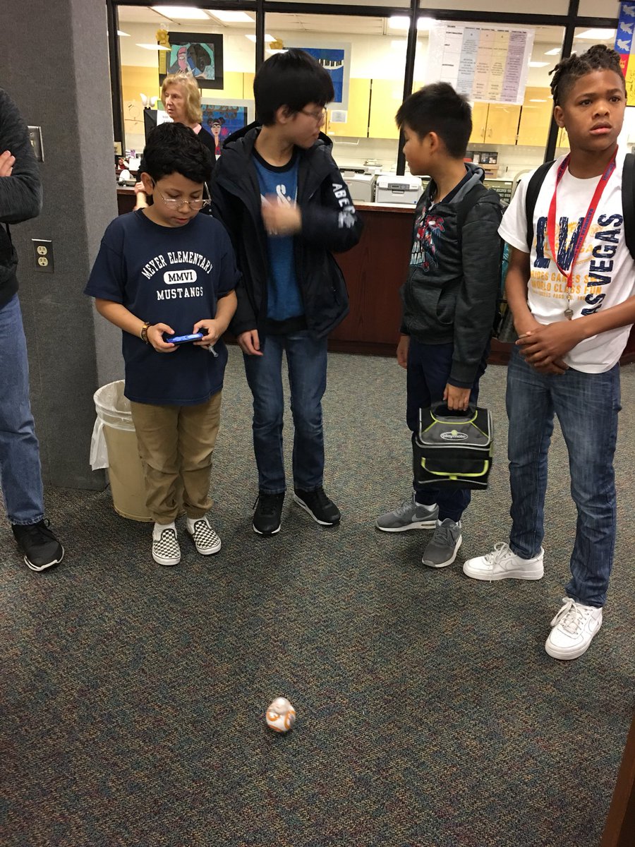 RobersonLibrary's tweet image. Playing with coding on our BB-8 robot @RobersonLibrary @SpringISD @RobersonSpring