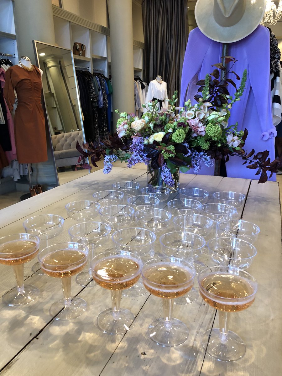 ColorCommntwk's tweet photo. Our #colorcommsf members are enjoying an intimate Sip and See with @shopmcmullen! https://t.co/UGszw2pBHR
