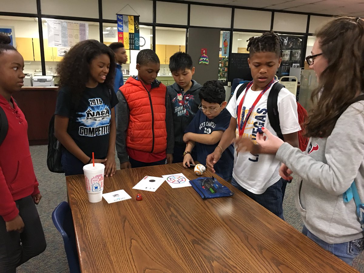 RobersonLibrary's tweet image. Playing with coding and our Ozobots @SpringISD @RobersonLibrary @RobersonSpring