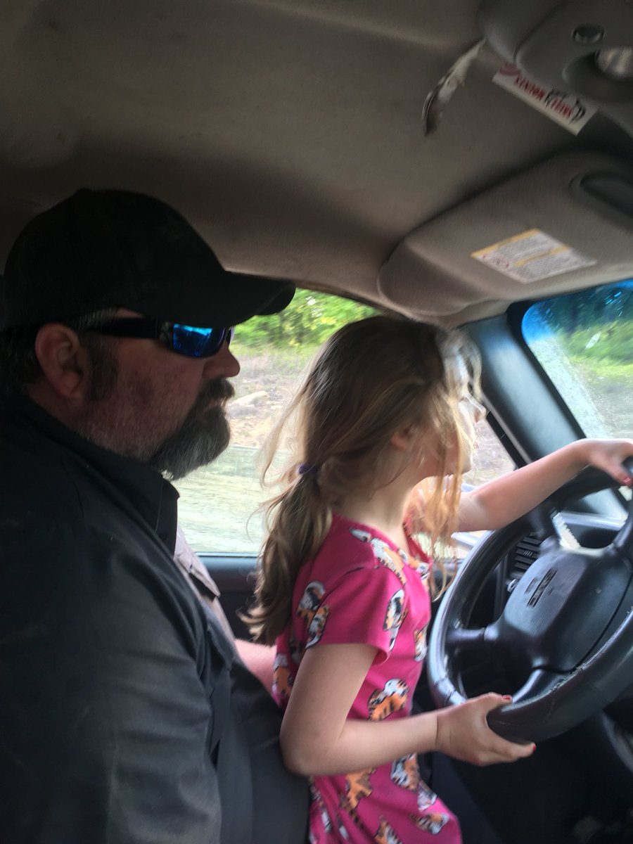 nicklesizehail's tweet photo. Turn left steer right!! #slingingmud https://t.co/NaDm0rT1to