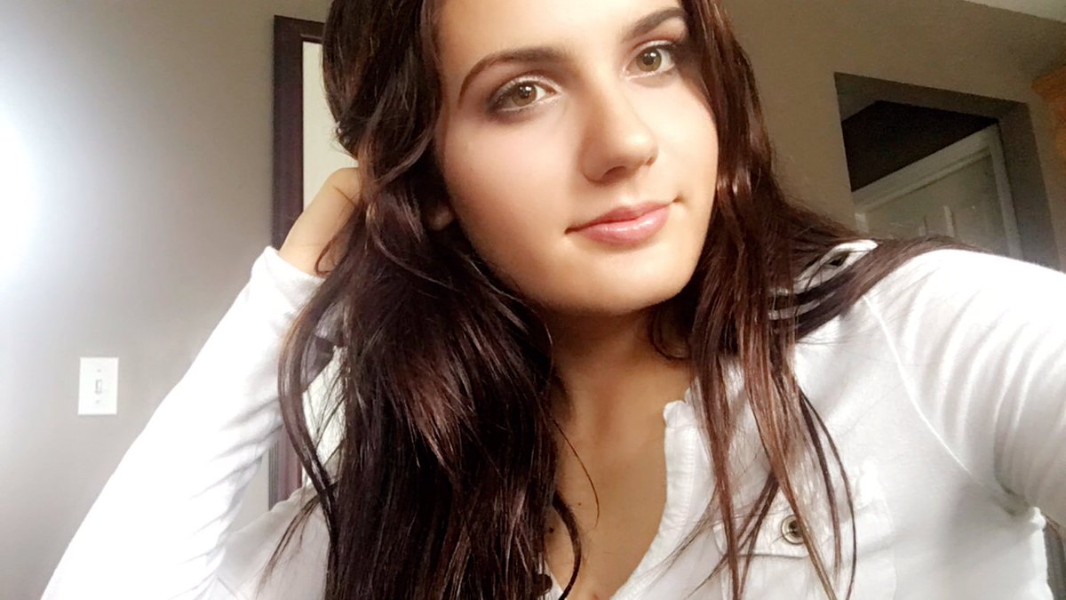 KingSylv00's tweet photo. They always told you your sister is your life long best friend &amp; after the arguments end , you find it's really the truth !💗#blessed , we tested out prom makeup &amp; made nick &amp; jack listen to Taylor swift as they painted the basement 😂😂 https://t.co/I9XZRb6C7E
