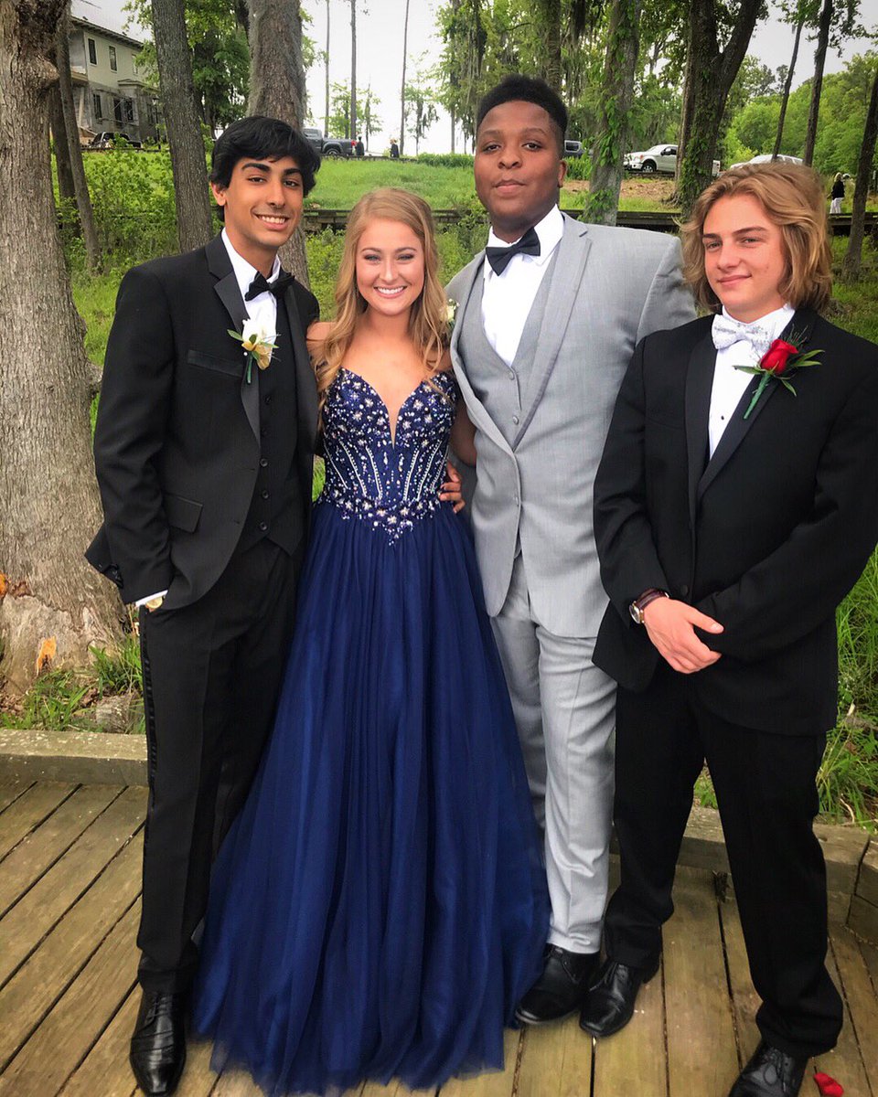 iMackenzieMeyer's tweet photo. first prom was definitely worth the jet lag;)) #hourdifference https://t.co/YCW1flB6zn