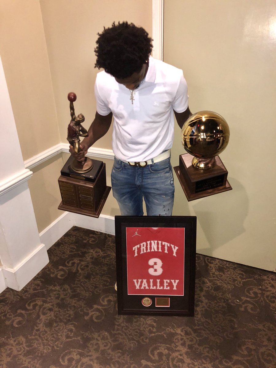 shabooty_phil's tweet photo. Playmaker Of The Year........ https://t.co/RGc8Scy4x3