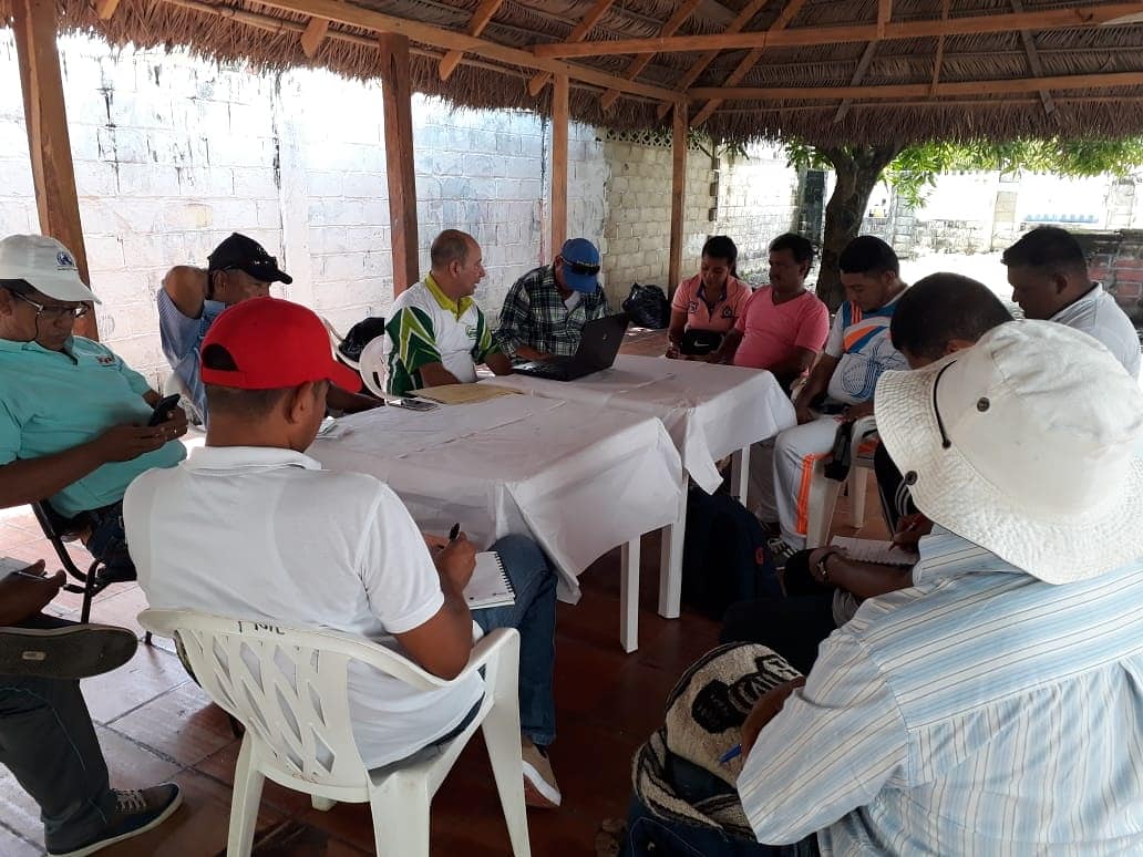 serdeportescesa's tweet photo. Llegamos a Astrea y El Copey para continuar con el proceso de formacion a entrenadores y deportistas del Cesar. Los capacitamos en temas como creación de organismos deportivos y actualizamos conceptos en las disciplinas de futbol, fútbol de salón, patinaje y baloncesto. https://t.co/YddBYFPm6o