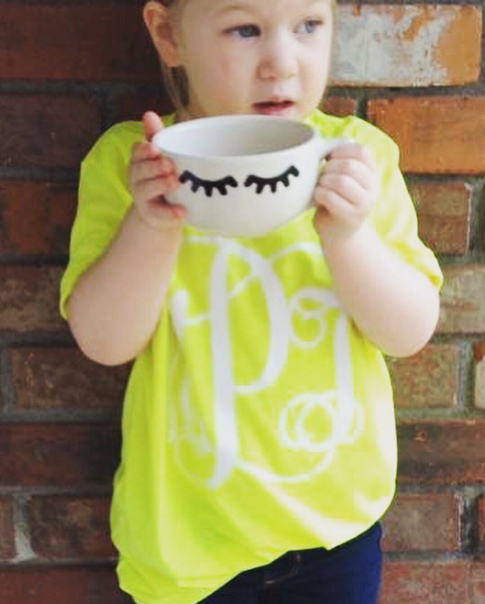 m_nartistry's tweet photo. For all my makeup lovers out there!! Super cute eyelashes mug 😍😍  Picture is showing the soup mug

Available in 16oz or soup for only $10.00!
To order: Comment Sold, Size

Style #Mug

Go to https://t.co/7YMcTZheCm to view/pay your invoice.               #mnartistry❤️ https://t.co/9J43MyIryT