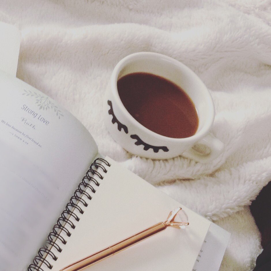 m_nartistry's tweet photo. For all my makeup lovers out there!! Super cute eyelashes mug 😍😍  Picture is showing the soup mug

Available in 16oz or soup for only $10.00!
To order: Comment Sold, Size

Style #Mug

Go to https://t.co/7YMcTZheCm to view/pay your invoice.               #mnartistry❤️ https://t.co/9J43MyIryT