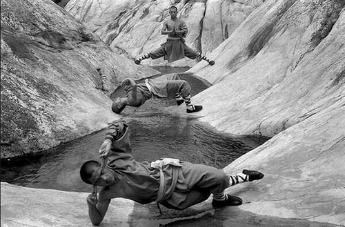 http://photosofthehistoryandwithhstory.tumblr.com/post/156104229923/the-training-of-shaolin-monks-1971