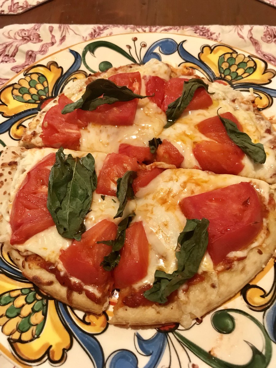 peachyrunner72's tweet photo. Pizza Tuesday. #runningrogue https://t.co/KZgWAC4Spc