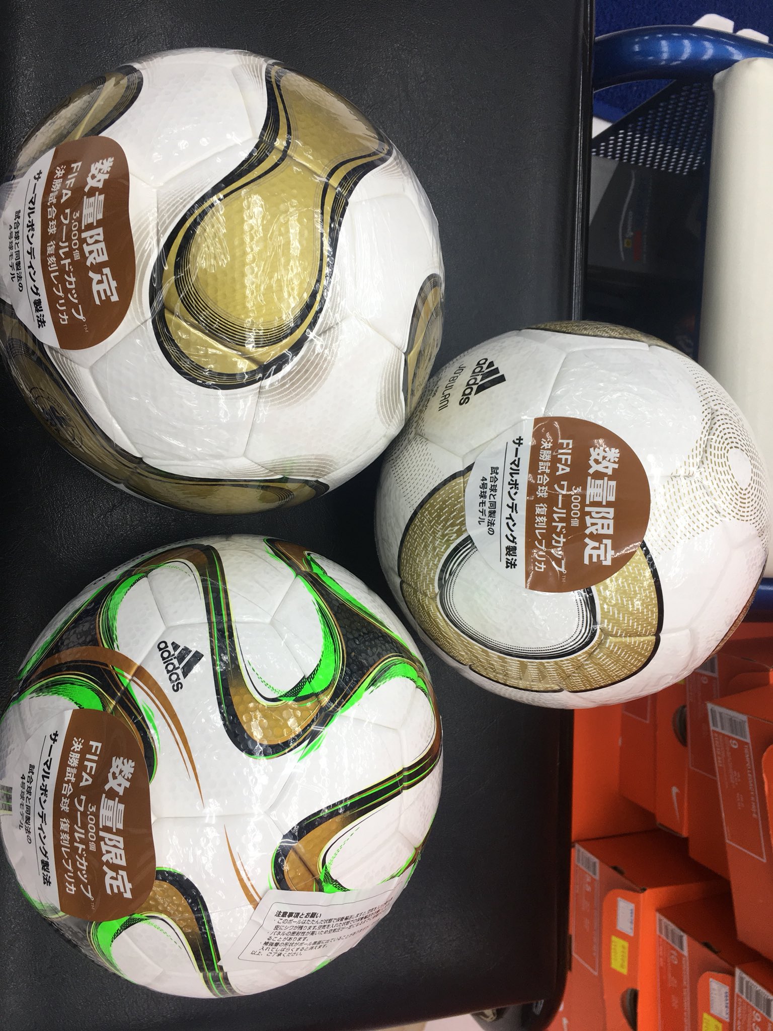 サッカー公式球 ブラズーカ スポーツを科学する 高速パスサッカー向き？ W杯公式球