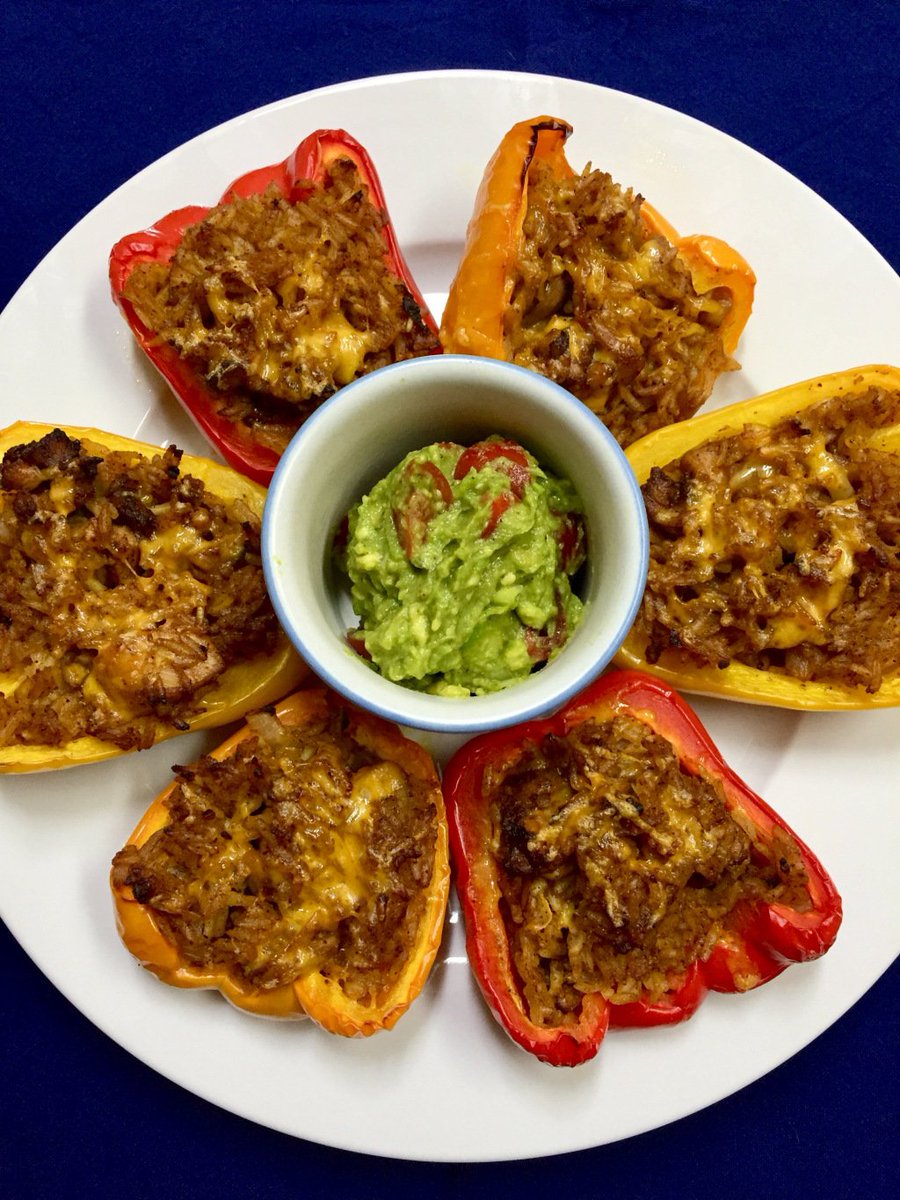 MostlyElena's tweet photo. Vegnesday: Chicken and Rice Stuffed Peppers https://t.co/jXiNpz9BOg https://t.co/a9esdlbWkX
