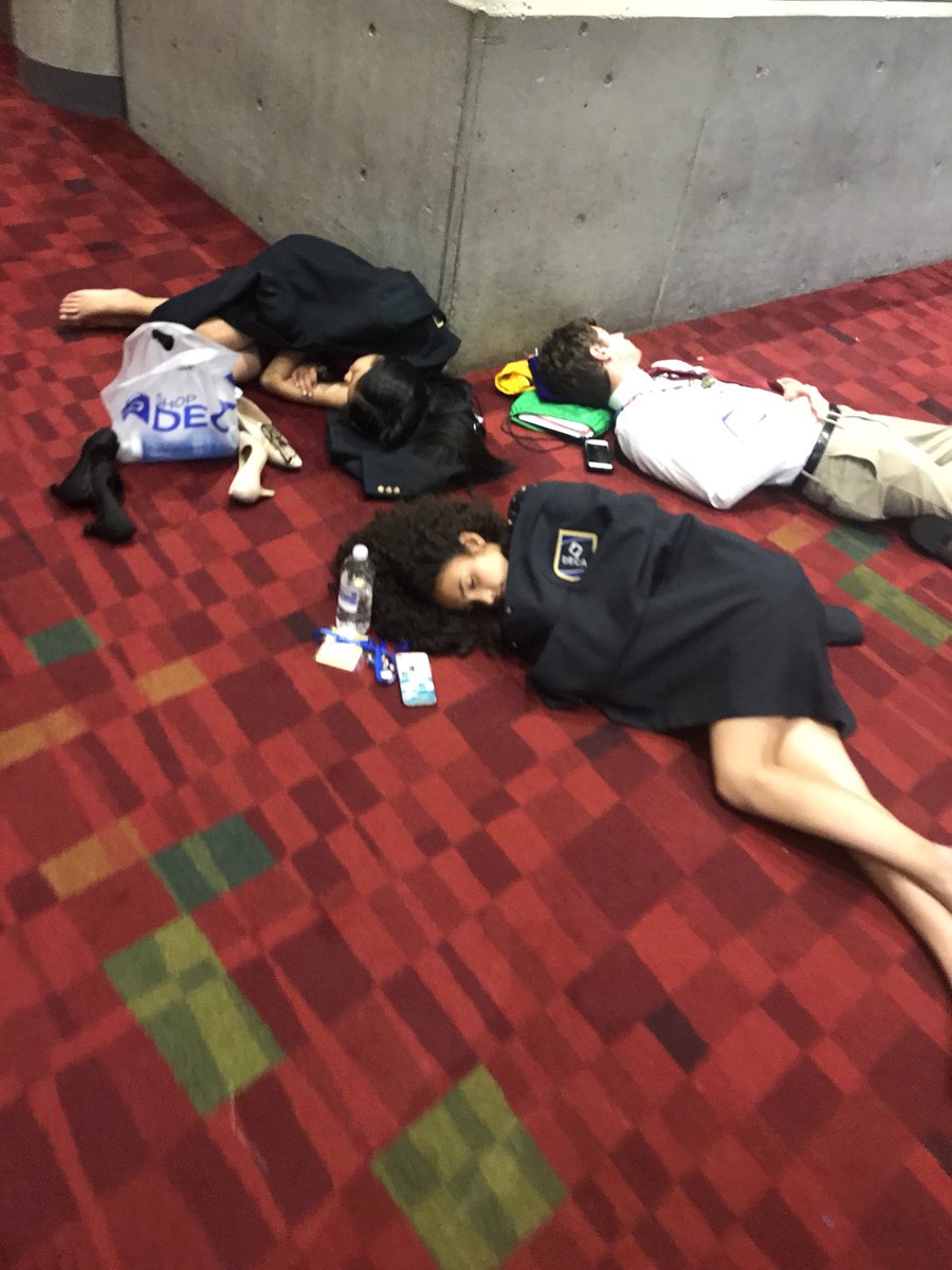 StevenJMitche11's tweet photo. You haven’t truly experienced #DECAICDC until you have taken a random nap on the floor in the middle of 20,000+ people like this and be completely #UNBOTHERED! 🤷🏽‍♂️ 🔹🔷🔹 #IssaWrap ✅ https://t.co/eWDlgVmVNX