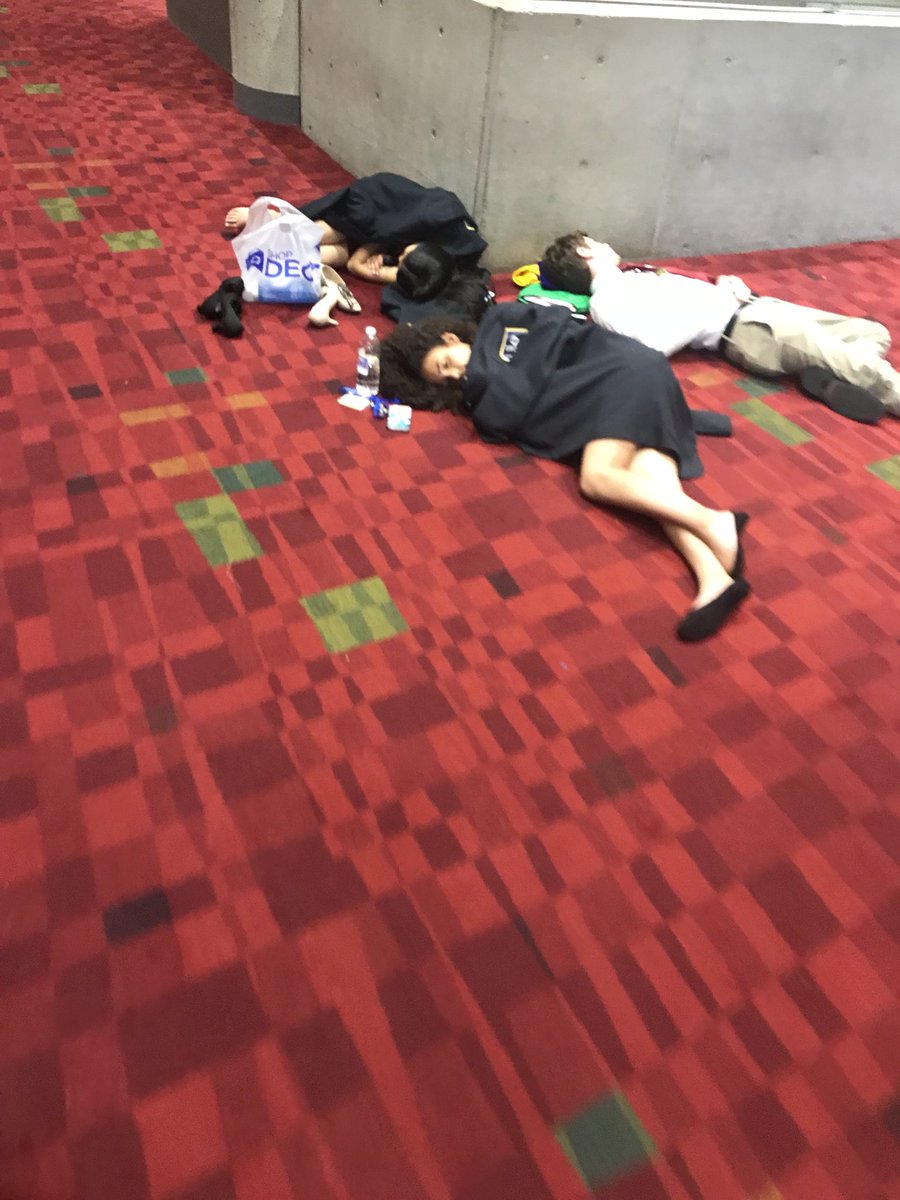 StevenJMitche11's tweet photo. You haven’t truly experienced #DECAICDC until you have taken a random nap on the floor in the middle of 20,000+ people like this and be completely #UNBOTHERED! 🤷🏽‍♂️ 🔹🔷🔹 #IssaWrap ✅ https://t.co/eWDlgVmVNX