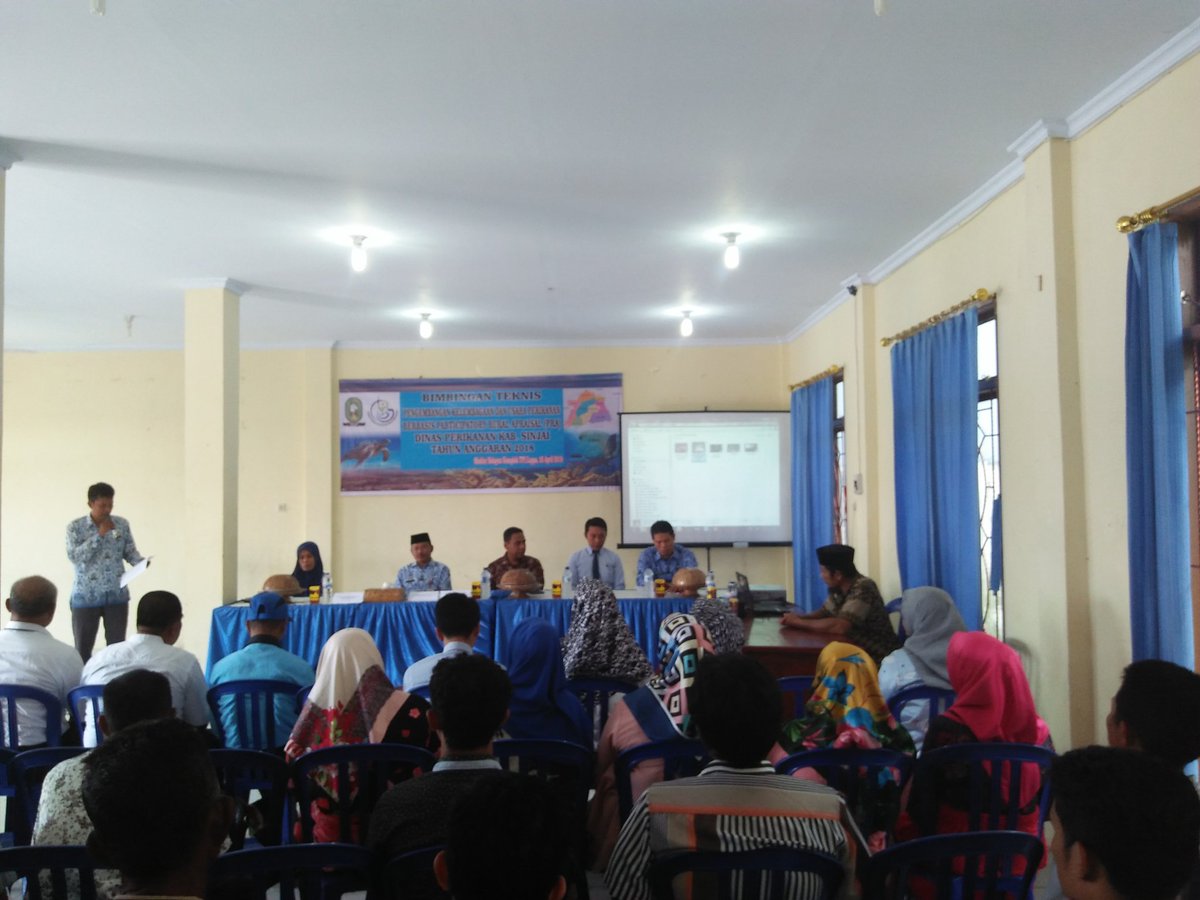 AchmadPi's tweet photo. Bintek Pengembngn kelembagaan dan usaha perikanan berbasis PRA Dinas perikanan bersm pelaku utama, dan luhkan... pemateri dri @BRPBAP3_Maros ..(bpk. Taruna) .@dpp_ipkani @mzulficar @puslatluhkp https://t.co/iFjoQXPJs0