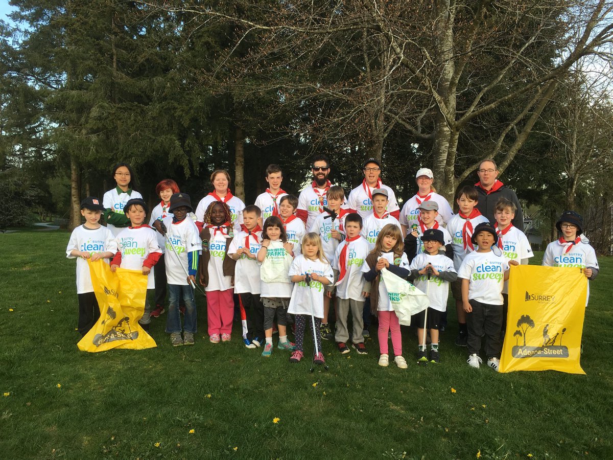 derekjbarber's tweet photo. Had a fantastic evening with 1st Central Surrey Scouts doing a Clean Sweep in Hazelnut Meadows Park #SurreyCleanSweep #CleanCanadaTogether @CityofSurrey https://t.co/PT1HVabZnF