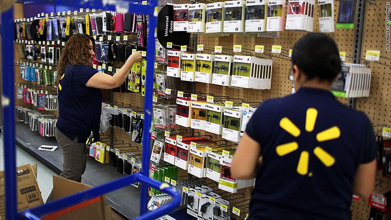 FightForAUnion's tweet image. Walmart's CEO earns 1,188 times as much as the company's median worker money.cnn.com/2018/04/23/new… #FightFor15