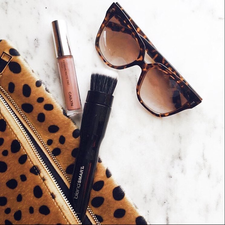 Perfect365's tweet photo. You'll be ready for your tropical getaway with the  @blendsmart brush ❣️ Try out their looks and shop the brushes in the app!

💄 https://t.co/Dq46PAjll2 https://t.co/JigyJRmDbV