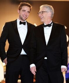 Z5cathy's tweet photo. #30DaysofRobertPattinson #RobertPattinson #Day12 #withdirector ....1 https://t.co/6v8SrUeFcU