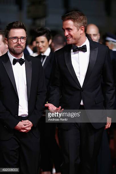 Z5cathy's tweet photo. #30DaysofRobertPattinson #RobertPattinson #Day12 #withdirector ....1 https://t.co/6v8SrUeFcU
