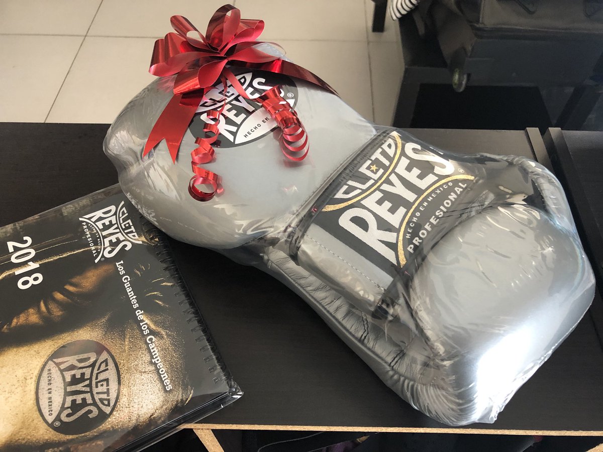 JACKIENAVA_of's tweet image. Gran detalle de mis amigos @CletoReyesMx  , listos para estrenarse  #regalodecumpleaños