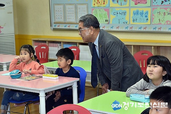 gdomin_kr's tweet image. 미래를 여는 #다문화교육 모델의 현장을 가다!
#이재정 #교육감, #다문화 #국제혁신학교 교직원과 간담회 가져
작성자 박경숙기자
me2.do/xwblJqDW
#경기도민신문 #경기도