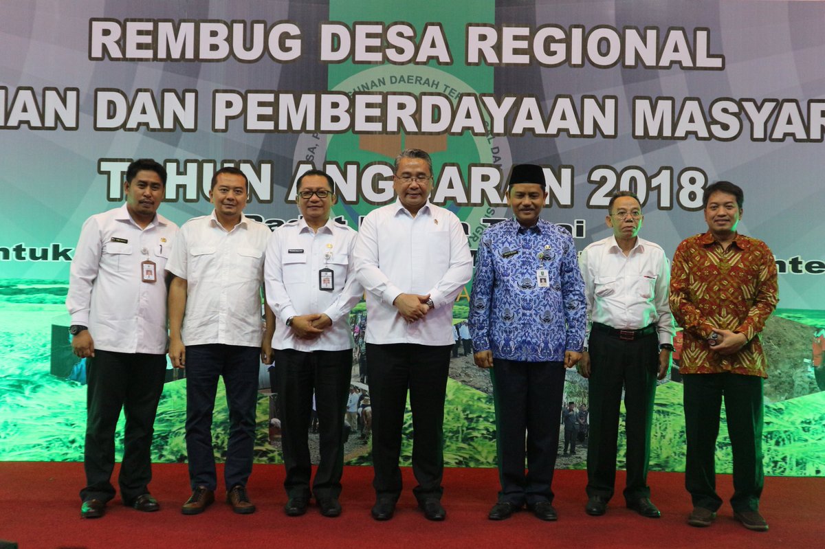 tppindonesia's tweet photo. Kegiatan ini yang diikuti para bupati serta kepala desa se-Provinsi Riau dan Provinsi Kepulauan Riau sebagai forum tukar pengalaman pengelolaan Dana Desa, salahsatunya pelaksanaan Padat Karya Tunai Desa. #RembugDesaRiau 

Foto: Wening&amp;Panji Kemendes PDTT https://t.co/j54Zcul4Do
