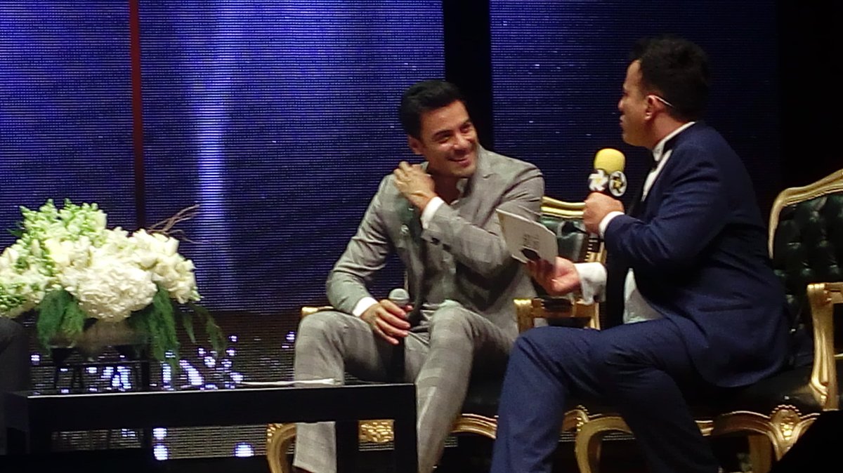 Aizzlyn9's tweet photo. Fue más que maravilloso verte en #GalaHits  @_CarlosRivera !!😍😍
Te quiero muchisimooo!!😘😘
@HitsFm1061 mil gracias por consentirnos con gran artista.❤ https://t.co/Jc9osVrwQV