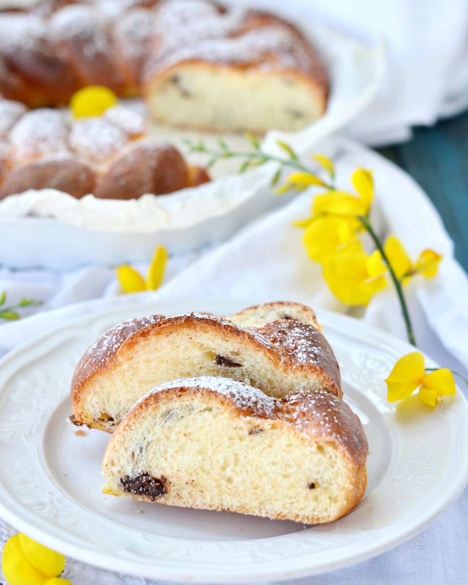 TRECCIA di pasta #brioche con scaglie di cioccolato. Il modo migliore per iniziare questa giornata di festa. Cosa farete di bello?
Io alle 14,45 inizio la #diretta tv su telenorba quindi vi aspetto su Canale 180 del digitale, 510 di Sky.
#25Aprile