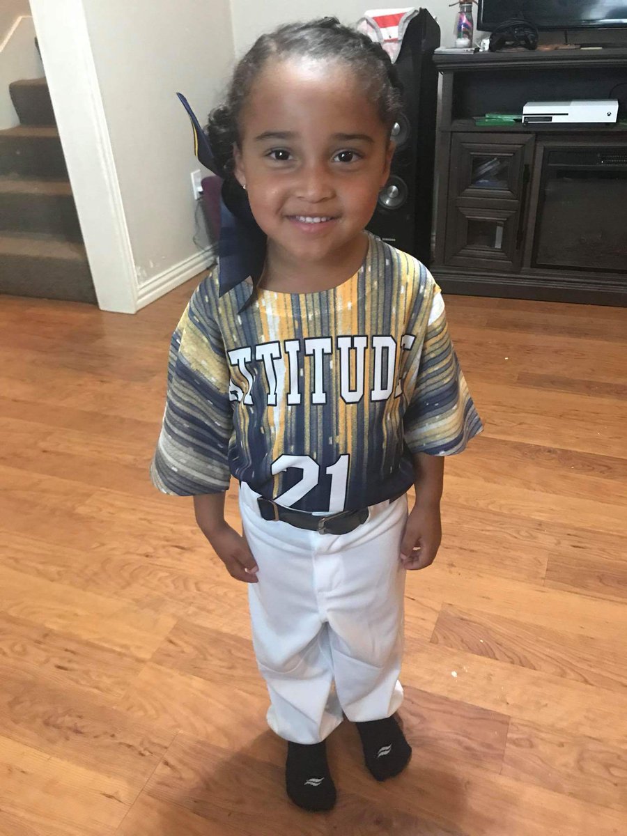 ByronPowell10's tweet photo. A lot of ppl don't know you're mine! But they will see us together a whole lot more eventually! Can't keep my princess away from me!!! #PrincessJewels #MyYoungest #DaddysGirl #BOTYFO https://t.co/h15bJe968z