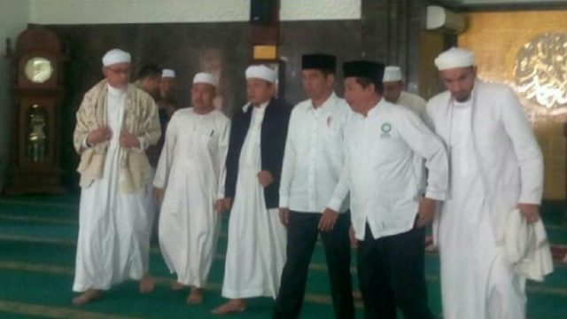 hallomonitor's tweet photo. Jokowi Temui Pimpinan Persaudaraan Alumni 212 https://t.co/YgvtfFO3B5 https://t.co/TcbReUMfjL