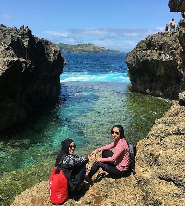 BaliHalal's tweet photo. Berbaloi ke Penida. Trip 1 hari tak perlu bermalam. Tapi jangan mabuk laut. 30 minit naik bot laju dari Sanur. https://t.co/gHELoarLep https://t.co/6RShgSNlf8