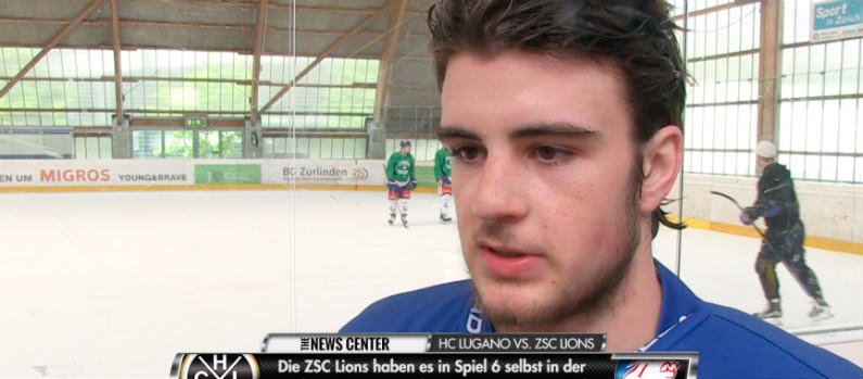 SPORTALHD's tweet photo. Trotz seinen erst 18 Jahren ist er unter Hans #Kossmann zum Stammspieler gereift, in seinen ersten Playoffs zeigt er starke Leistungen. Heute Abend könnte Tim #Berni sich mit den @zsclions zum Schweizer Meister küren.
https://t.co/X808KO2SlR https://t.co/rfvMSpoAJV