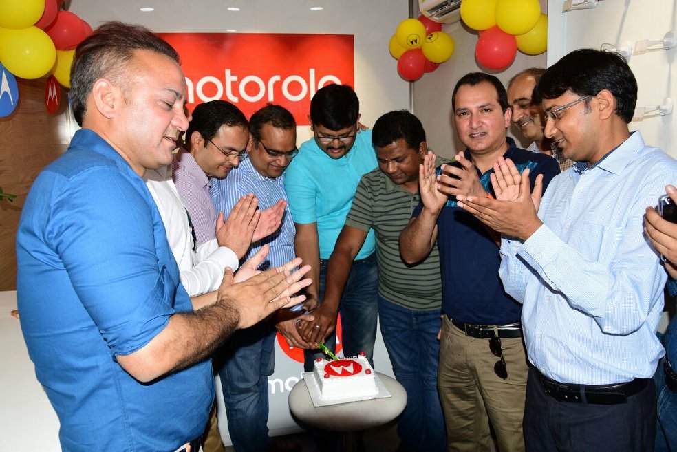 motorolaindia's tweet photo. Check out how we took over Meerut, Agra & Noida on this leg of the #UPTakeover with many new #MotoHub inaugurations! There just might be one in your neighbourhood now! Find the one closest to you here: https://t.co/qzz1Se4VyI https://t.co/Xuk5XVVNhW