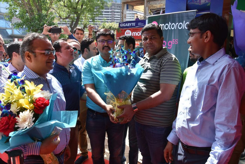 motorolaindia's tweet photo. Check out how we took over Meerut, Agra & Noida on this leg of the #UPTakeover with many new #MotoHub inaugurations! There just might be one in your neighbourhood now! Find the one closest to you here: https://t.co/qzz1Se4VyI https://t.co/Xuk5XVVNhW
