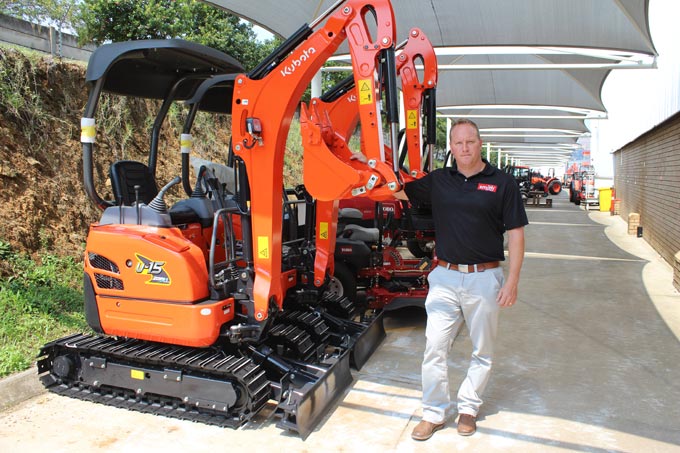 aBrmag's tweet photo. #SmithPower expands #Kubota mini-#excavator range https://t.co/6Q1qwThFWP https://t.co/ymY0NxXtAQ