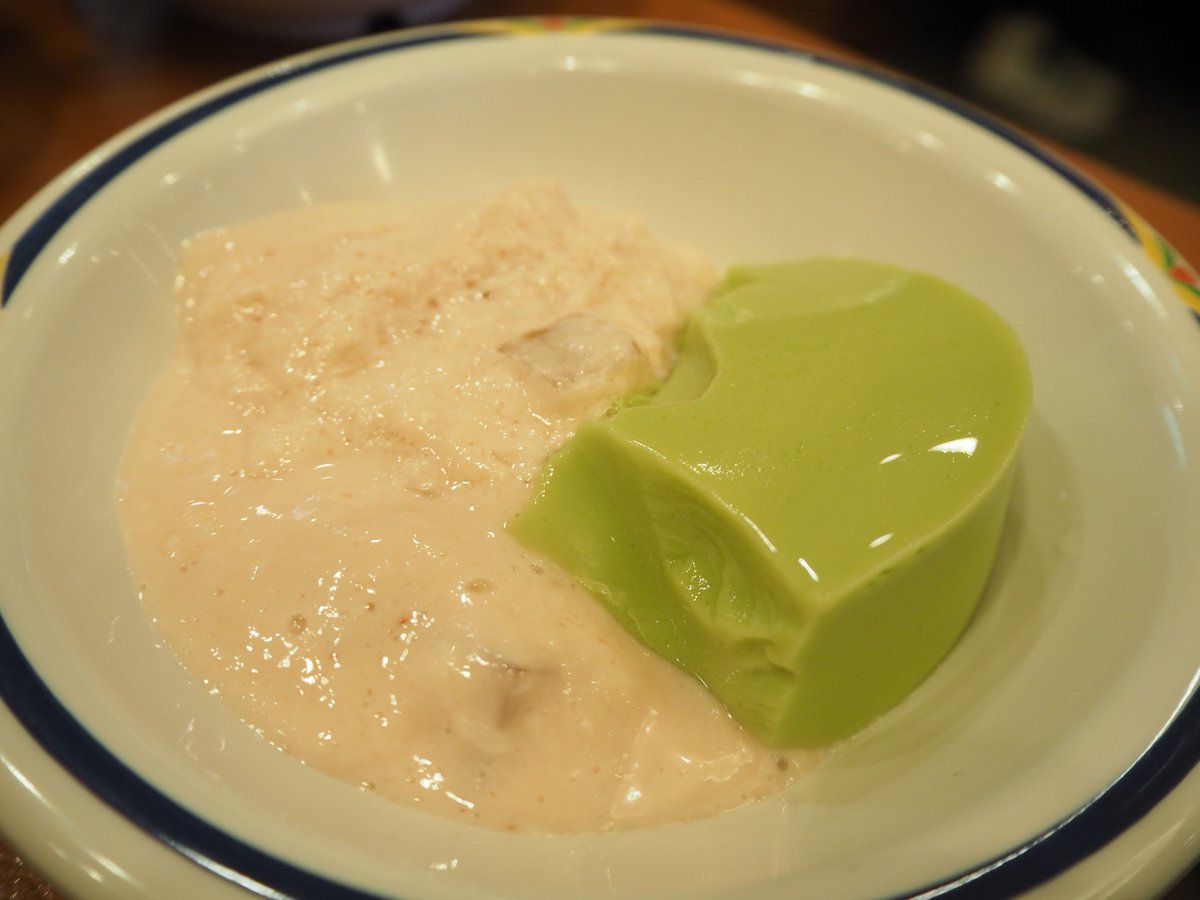 ステーキガスト 公式 サラダバーにはデザートもあります 季節限定の抹茶プリンはもう食べましたか ちなみに左側はイチゴヨーグルチェです