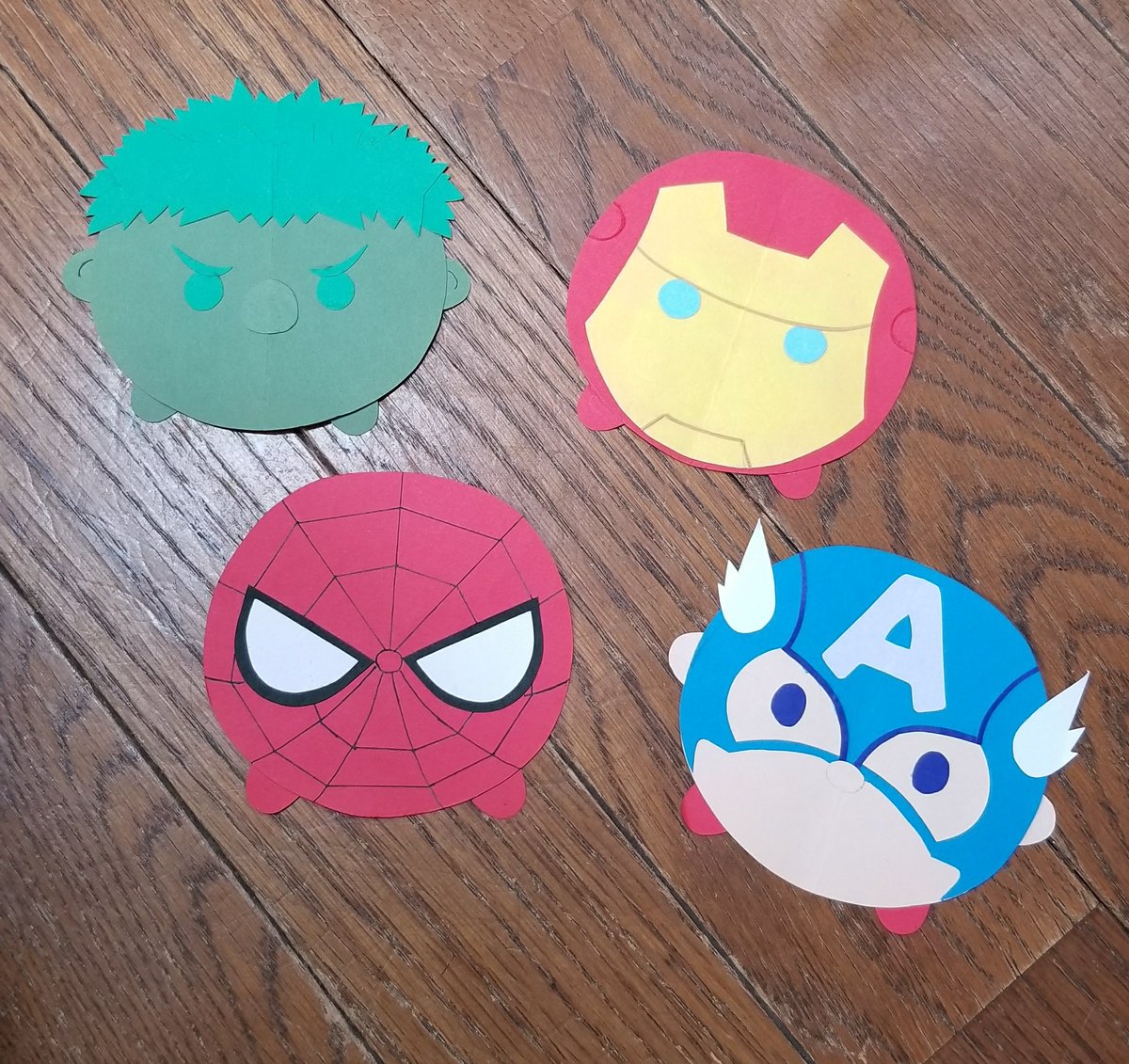 ほしゃまま 懐かしいものが出てきた 画用紙だけで作った Marvelキャラさん達 こーゆーのを作る仕事がしたいなぁ Marvel 画用紙 ツムツム