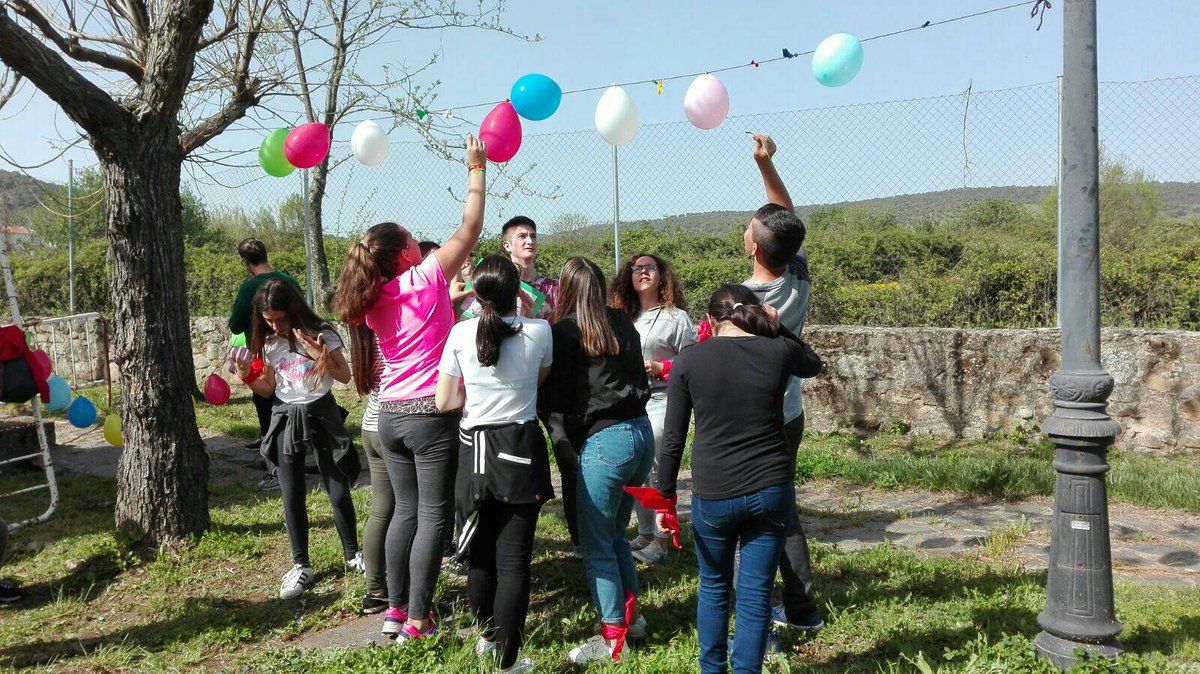 Celebrando el Día del centro en Santa Cruz de la Sierra. Los alumnos de los ciclos formativos organizan una gimkana en el Parque Municipal Ñuflo de Chaves.
