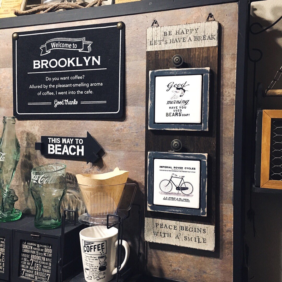 Spr Smilemind 新作公開 100均diy インテリアコースター コースターにフックを付けてボードに 掛けると収納時はコースターが インテリアになります コースター カフェ風 壁掛け 男前インテリア セリア アルファベットスタンプ カフェ カフェ