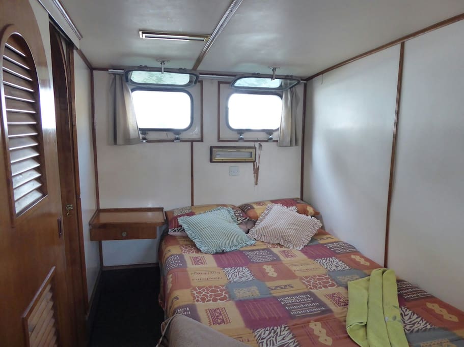 KaribaHolidays's tweet photo. Today's eye candy is the unpretensious #Xepa houseboat. She offers great cpmfort for parties between 4 and 8. Let's discuss her via DM #TakeYourLeisureSeriously! #VisitKariba! #BePleasured! https://t.co/ZK5Zbuo2hR