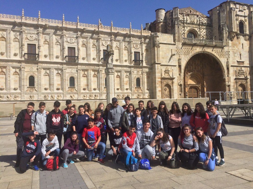 Ayer los estudiantes del <a href="/IESLaArboleda/">I.E.S. La Arboleda</a> estuvieron descubriendo la capital leonesa. Hoy es su último día en nuestro campamento... ¡Esperamos que se lo hayan pasado genial y que hayan aprendido mucho inglés! #gmrcamps #englishcamp #summercamp #english