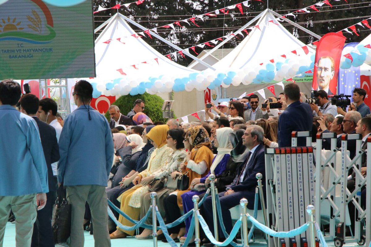 FevziDemirkol's tweet photo. Cumhurbaşkanımızın eşi Sayın Emine Erdoğan Hanımefendi’nin teşrifleriyle gerçekleştirilen 3. Yerel Tohum Buluşmaları etkinliğine katıldık.
@EmineErdogan https://t.co/3J3o1BHAZh